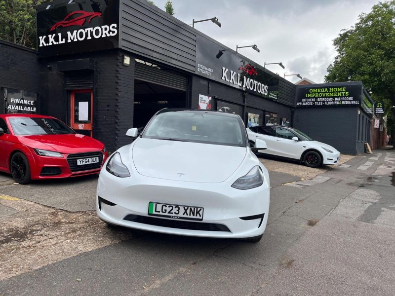TESLA MODEL Y