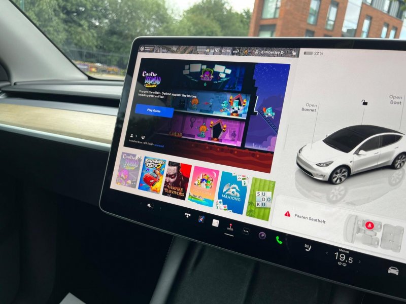 TESLA MODEL Y