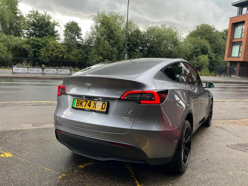 TESLA MODEL Y