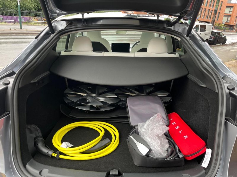 TESLA MODEL Y