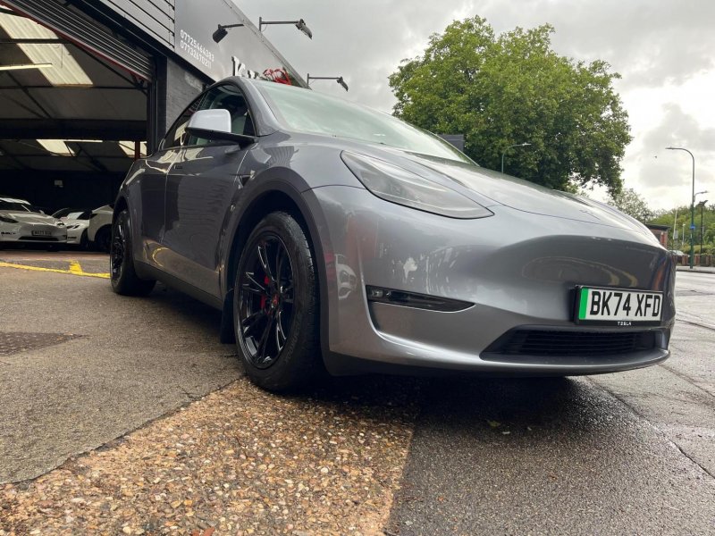 TESLA MODEL Y