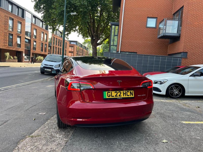 TESLA MODEL 3