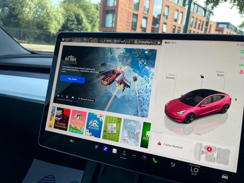 TESLA MODEL 3