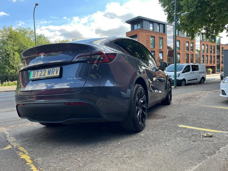 TESLA MODEL Y
