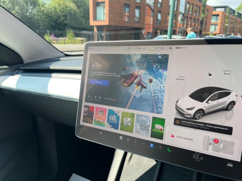 TESLA MODEL Y