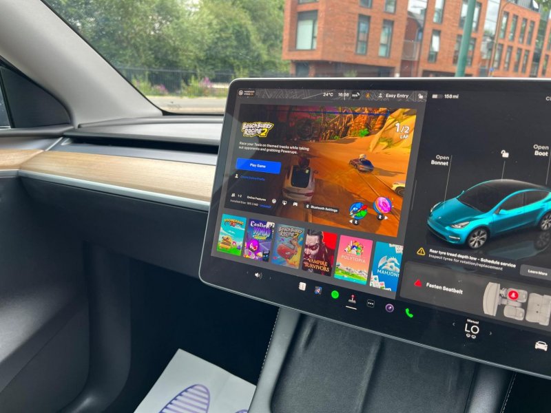 TESLA MODEL Y