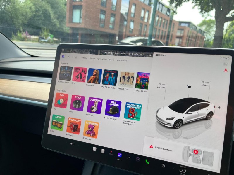 TESLA MODEL 3