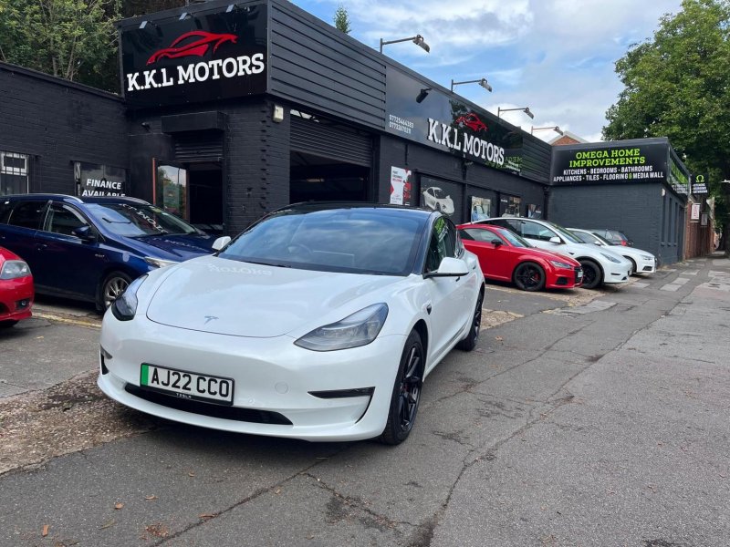 TESLA MODEL 3