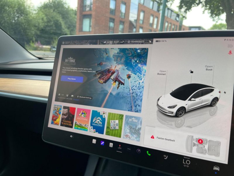 TESLA MODEL 3