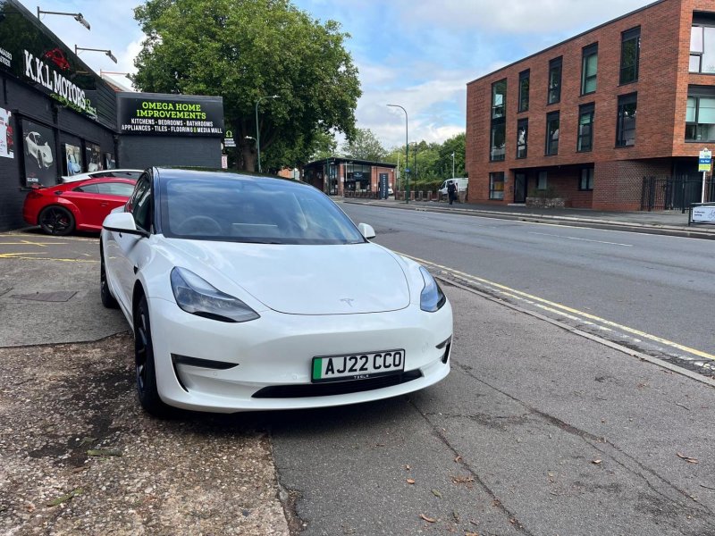 TESLA MODEL 3