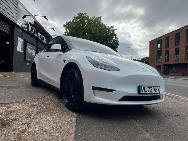 TESLA MODEL Y