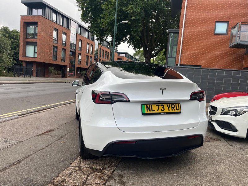 TESLA MODEL Y