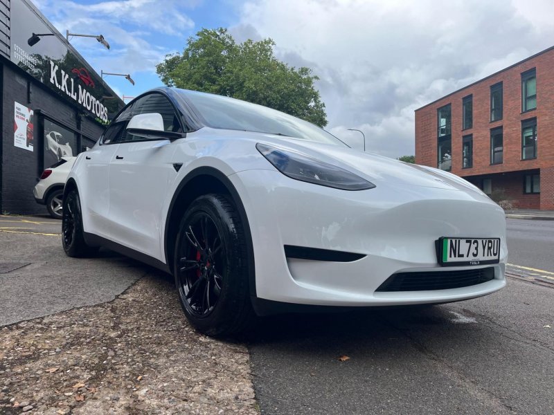 TESLA MODEL Y