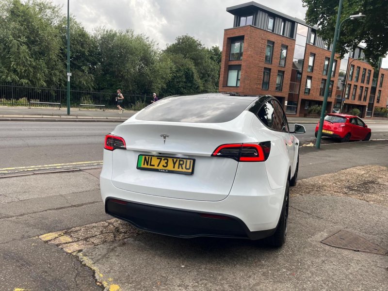 TESLA MODEL Y