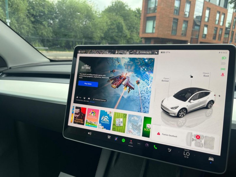 TESLA MODEL Y