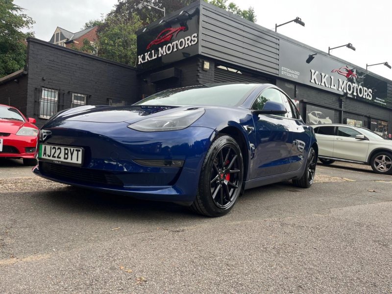 TESLA MODEL 3