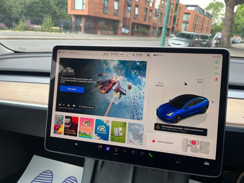 TESLA MODEL 3
