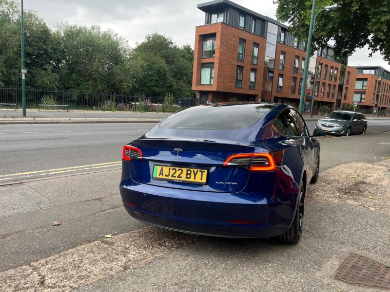TESLA MODEL 3
