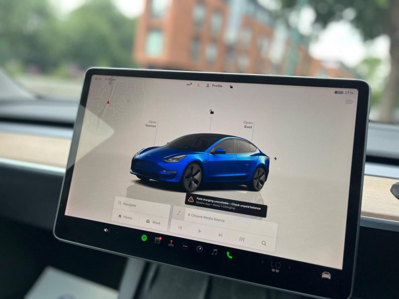 TESLA MODEL 3