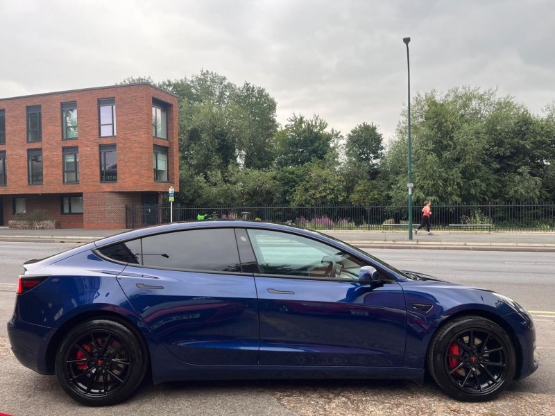 TESLA MODEL 3