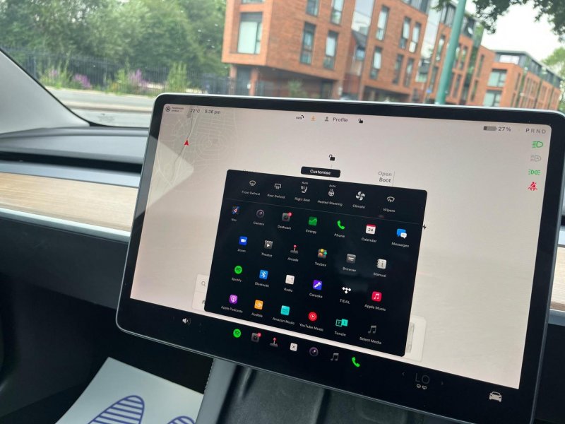 TESLA MODEL 3