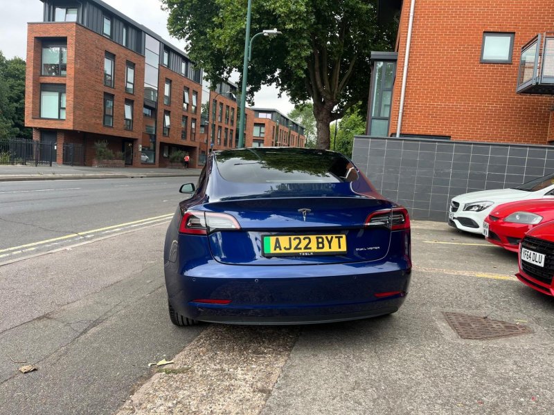 TESLA MODEL 3