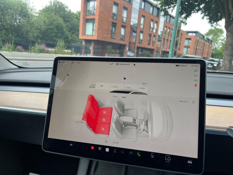 TESLA MODEL 3