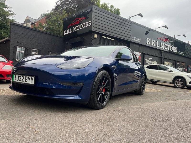 TESLA MODEL 3