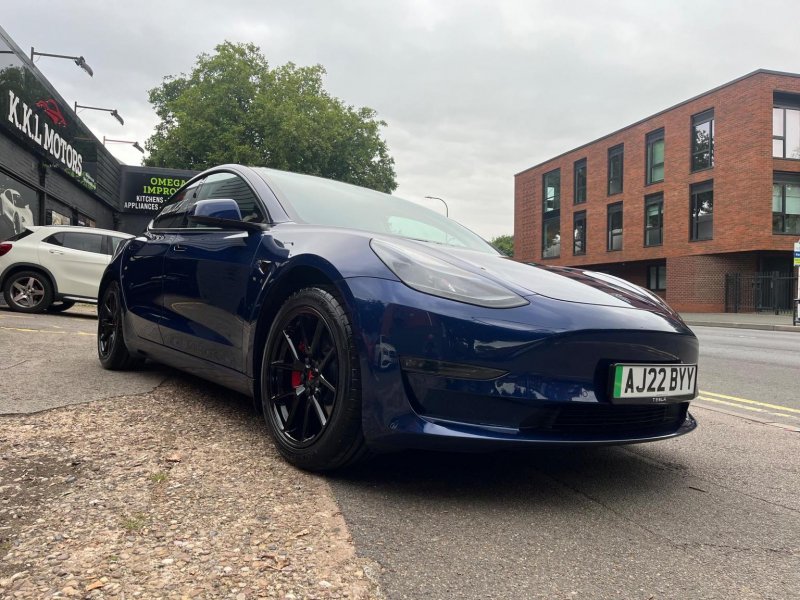 TESLA MODEL 3