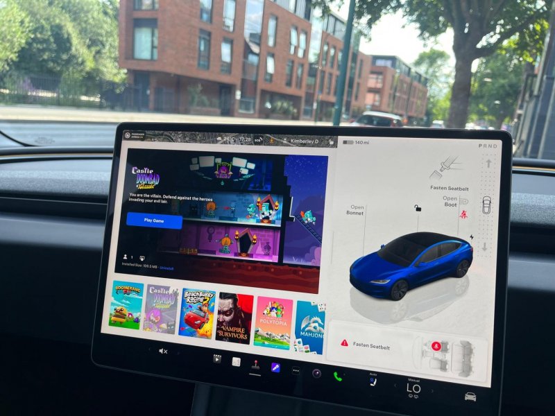 TESLA MODEL 3