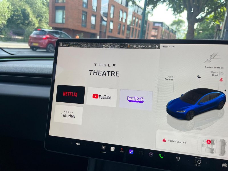 TESLA MODEL 3