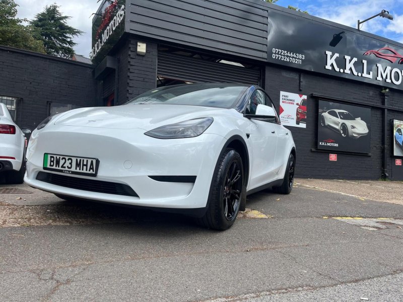 TESLA MODEL Y