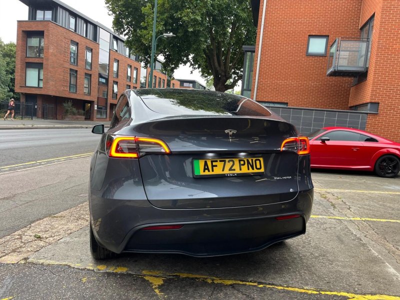 TESLA MODEL Y