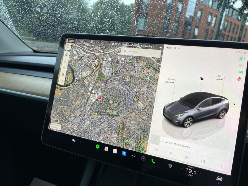 TESLA MODEL Y