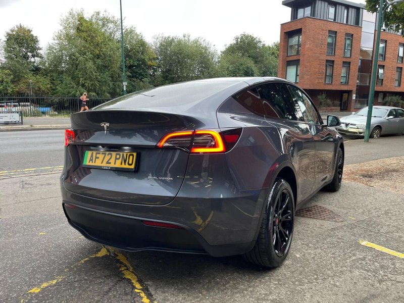 TESLA MODEL Y