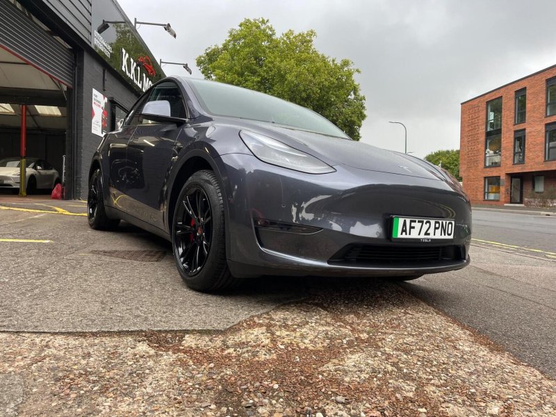 TESLA MODEL Y