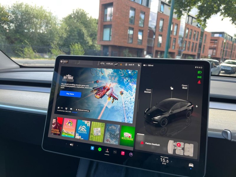 TESLA MODEL Y