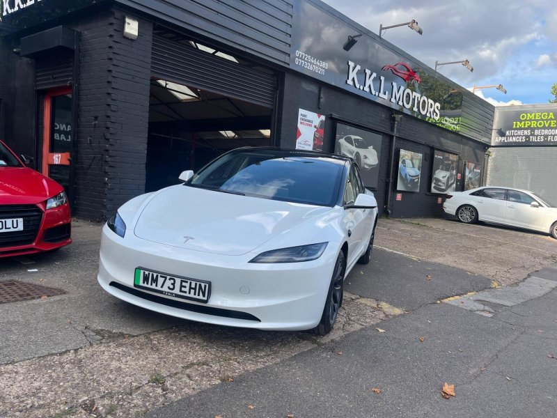 TESLA MODEL 3