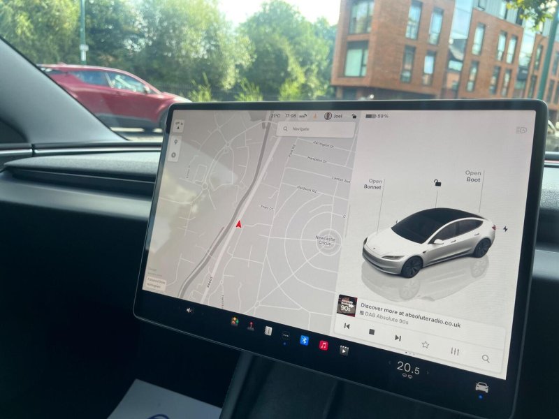 TESLA MODEL 3