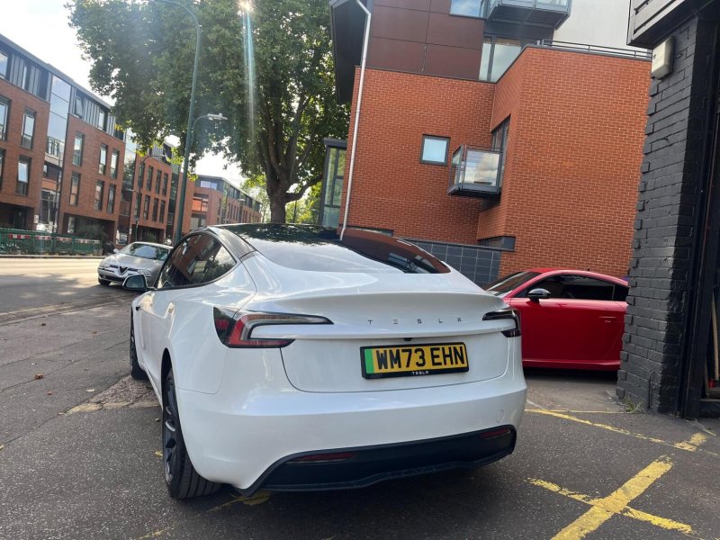 TESLA MODEL 3