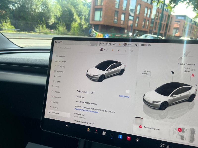 TESLA MODEL 3