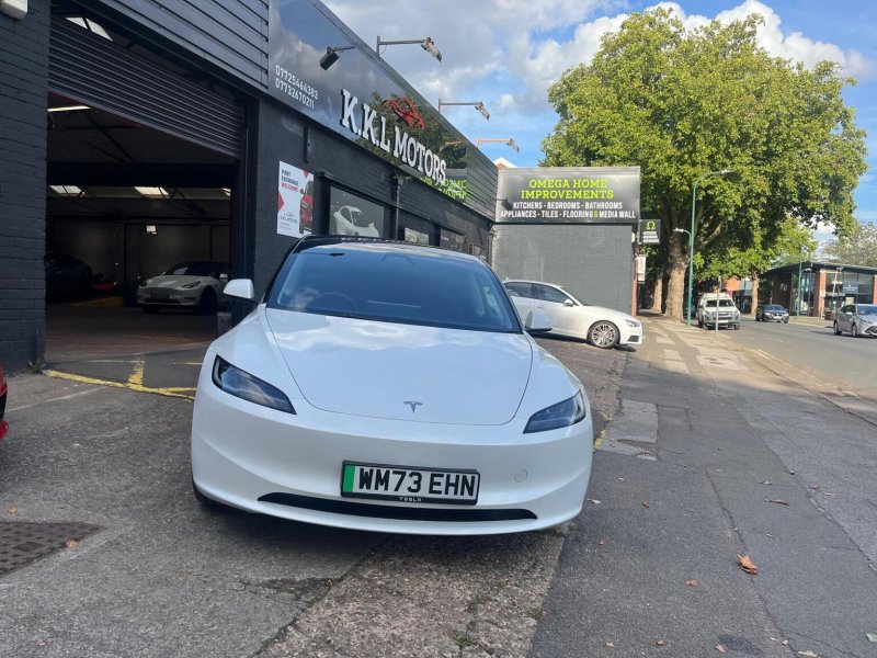 TESLA MODEL 3