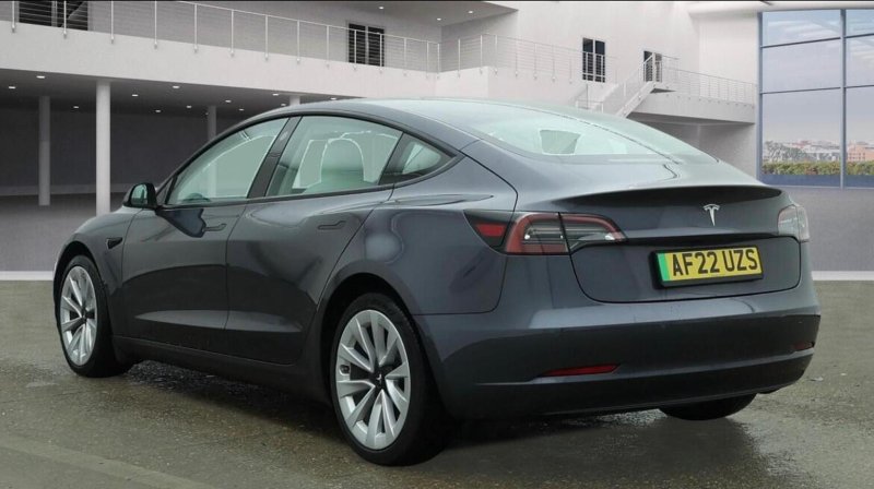 TESLA MODEL 3