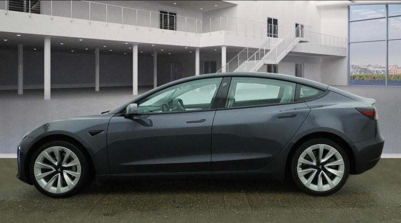 TESLA MODEL 3