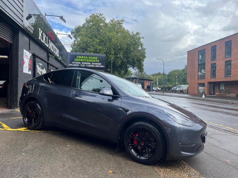 TESLA MODEL Y