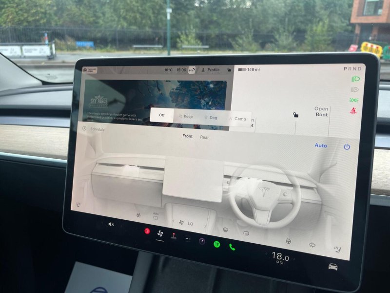 TESLA MODEL Y