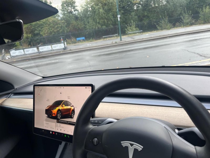 TESLA MODEL Y