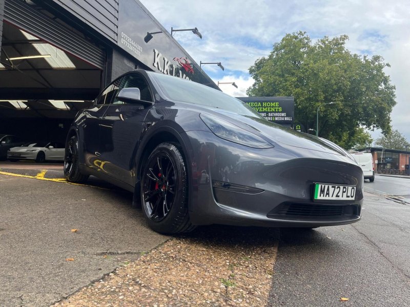 TESLA MODEL Y