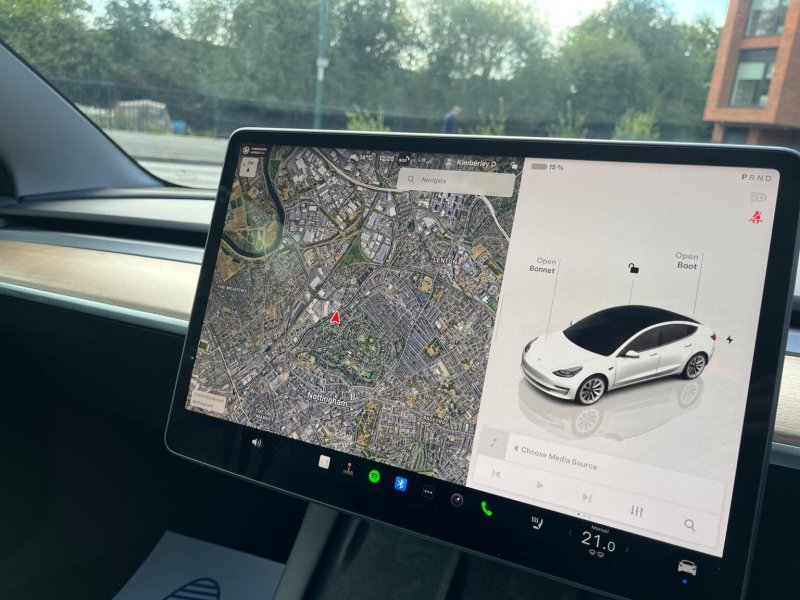 TESLA MODEL 3