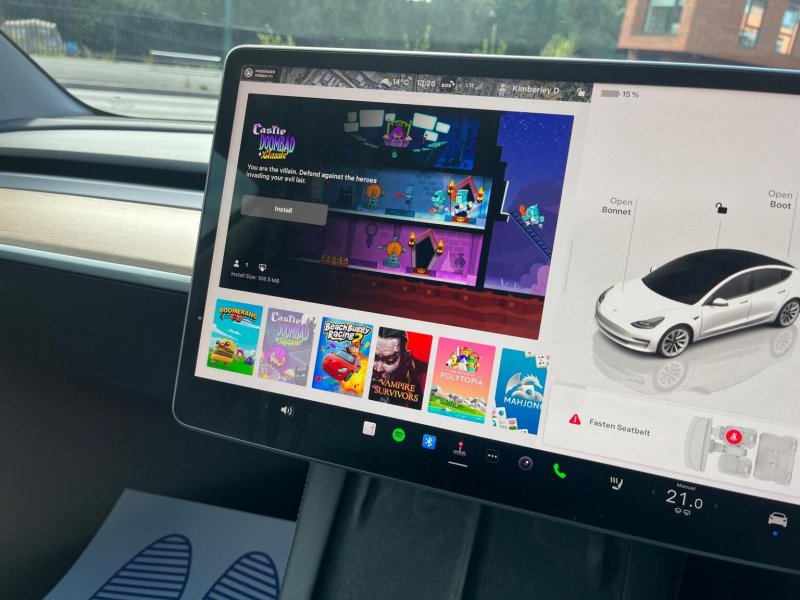 TESLA MODEL 3